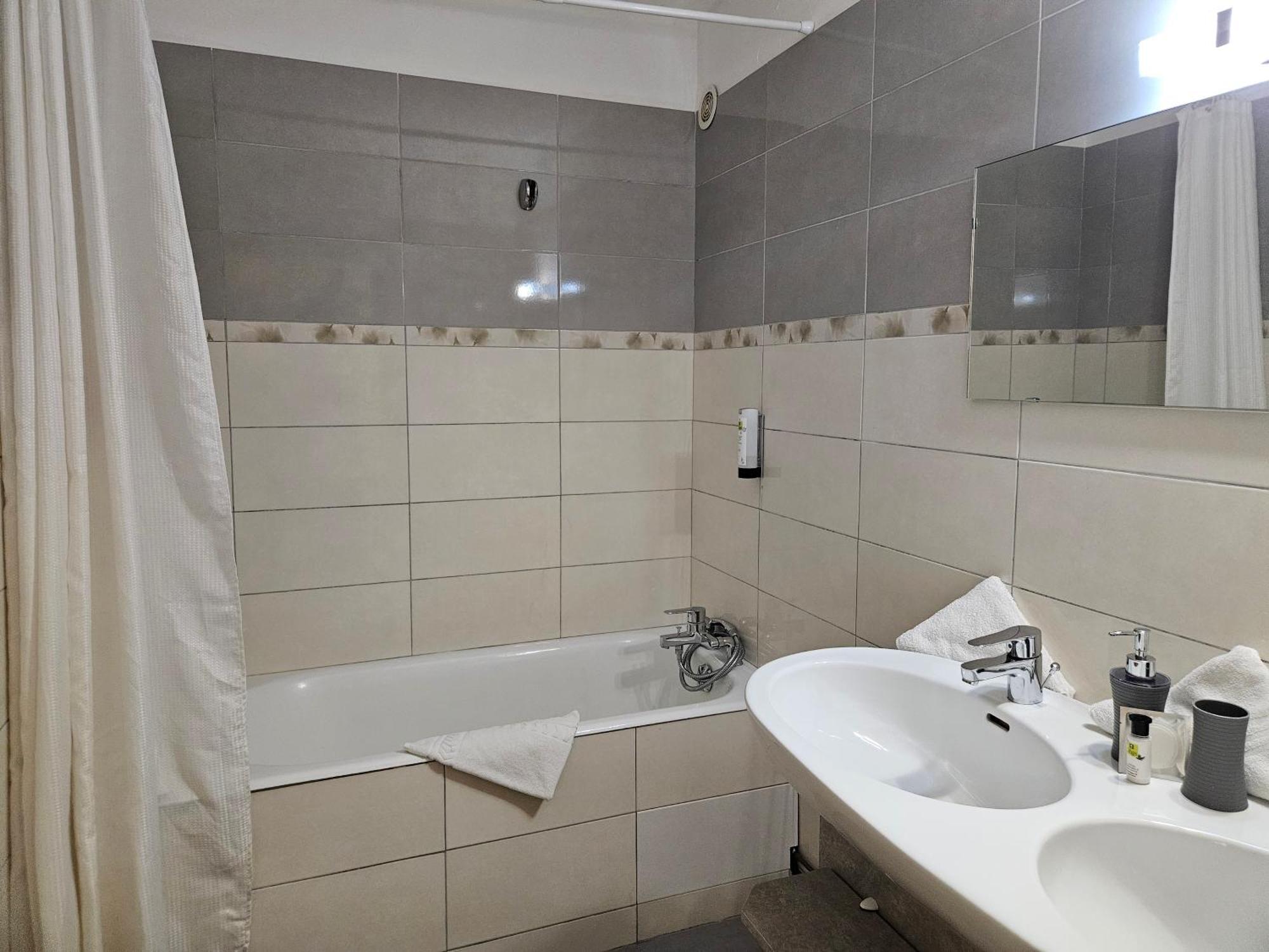 Hotel Le Mont Barral Creyers Экстерьер фото