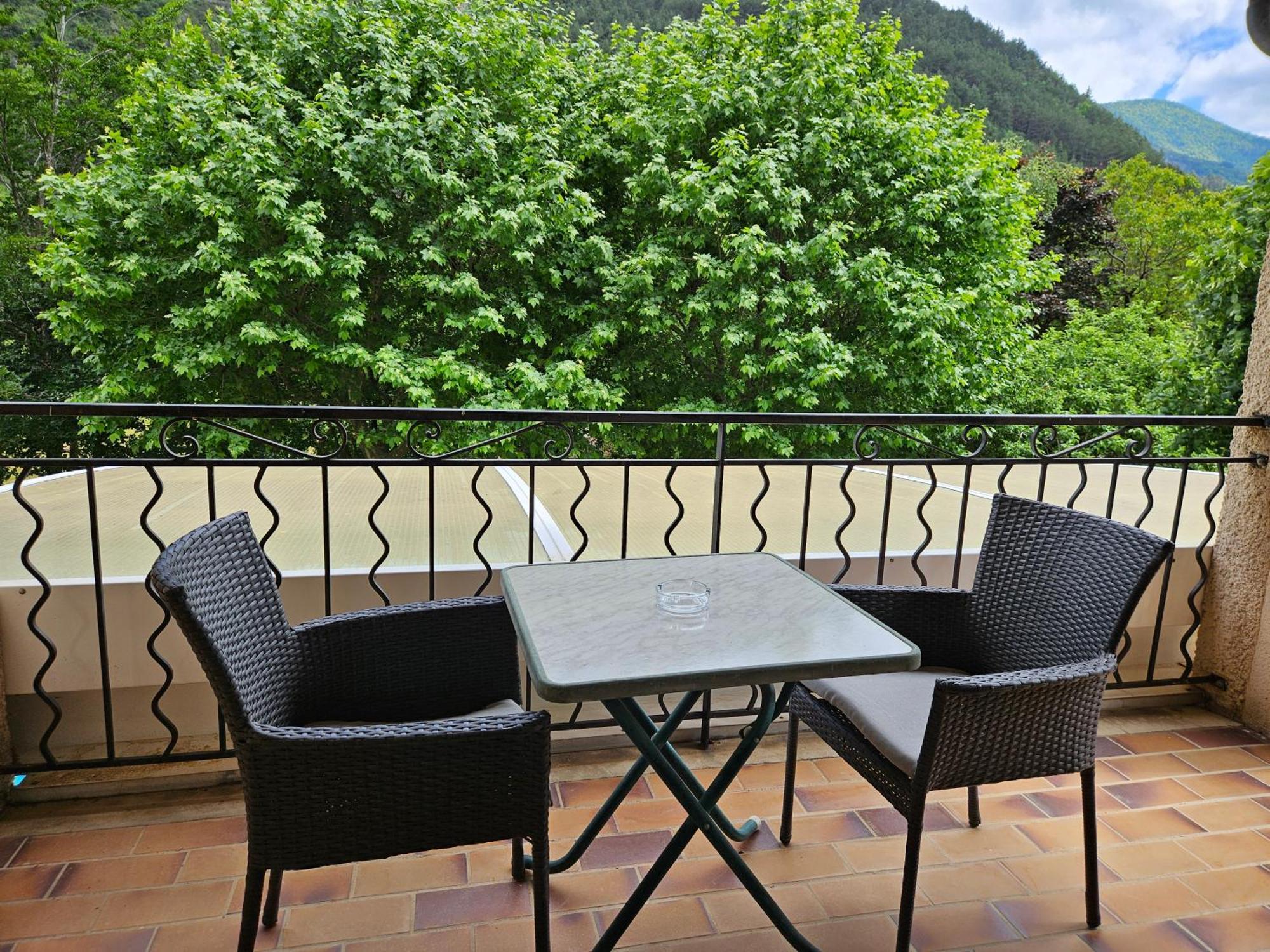 Hotel Le Mont Barral Creyers Экстерьер фото